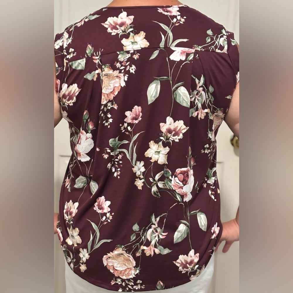 Papermoon plus size split front floral sleeveless top maroon size 1x - Picture 3 of 5